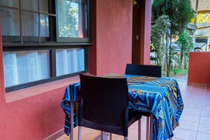 King Bedroom (Balcony)