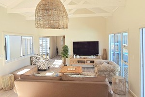 10. Lounge4