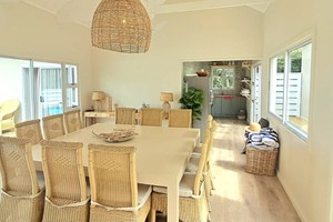 12. Dining1