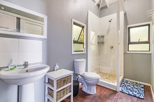 Treetop Haven Beach Villa 2025 - Bathroom 1