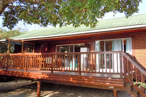 camp-carlos-wooden-house (3)