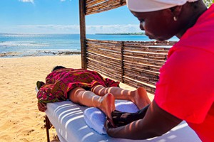 Nuarro massage on the beach (4)
