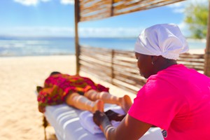 Nuarro massage on the beach (7)