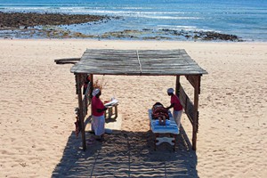 Nuarro massage on the beach (8)